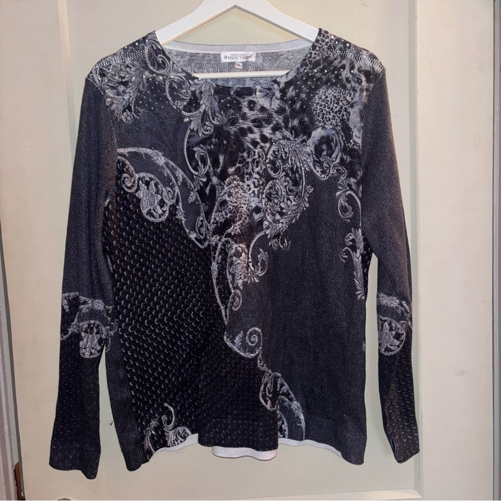 Northern Reflections Black and Gray Paisley Long Sleeve Top